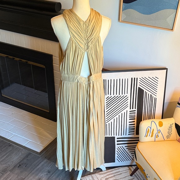 Chic Gold Backless Dress - Picture 2 of 5